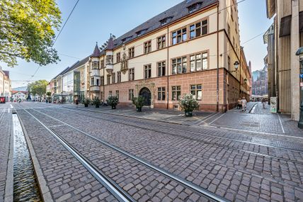 Blick auf den Basler Hof von der Kaiser-Joseph-Straße aus